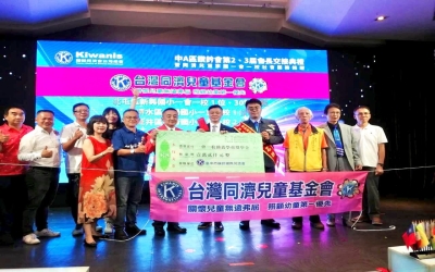世新大學校友拋磚引玉關懷龍峰國小弱勢學童